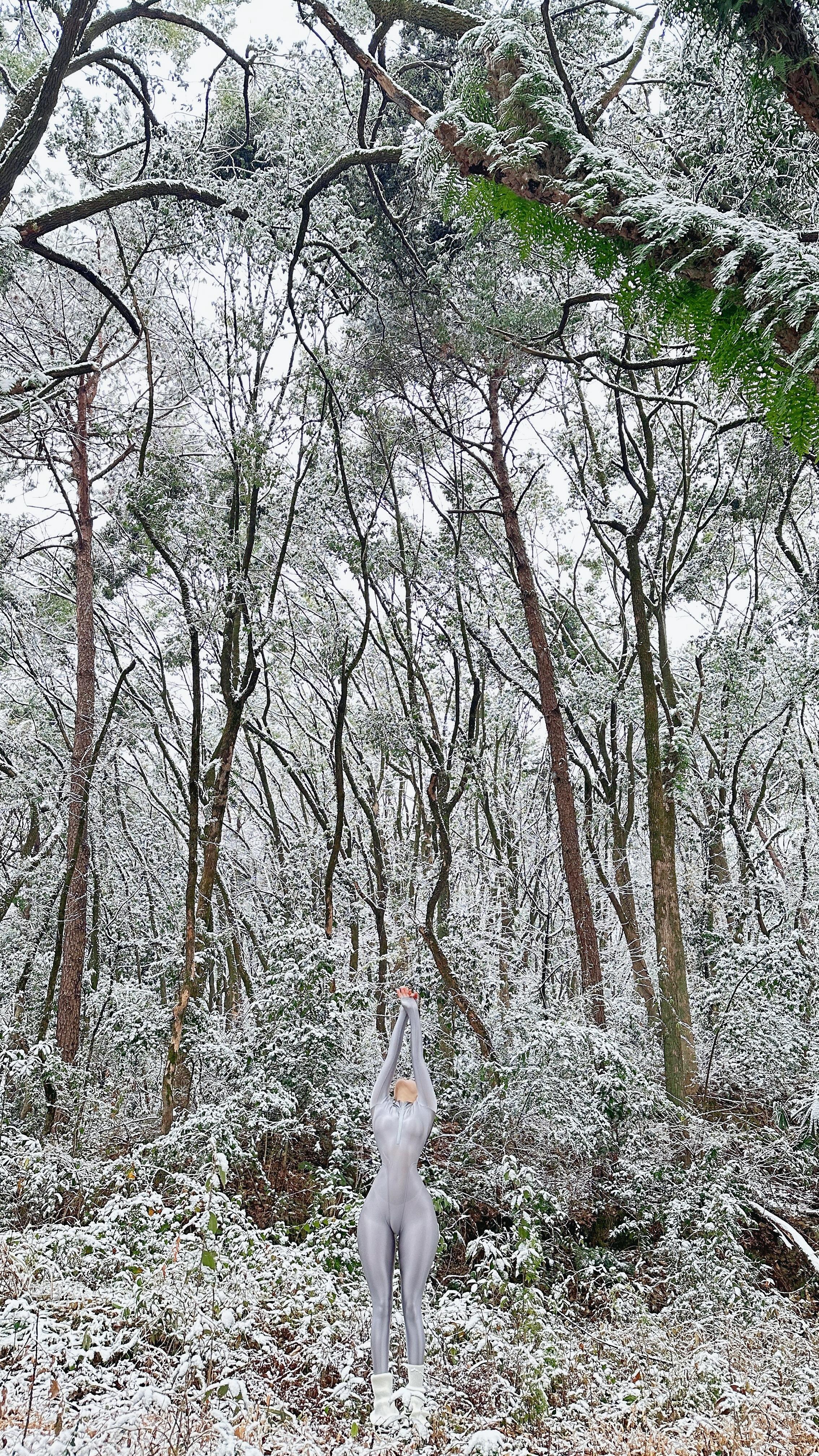 俏妞qiaoniuTT – 银色紧身连体【40P】